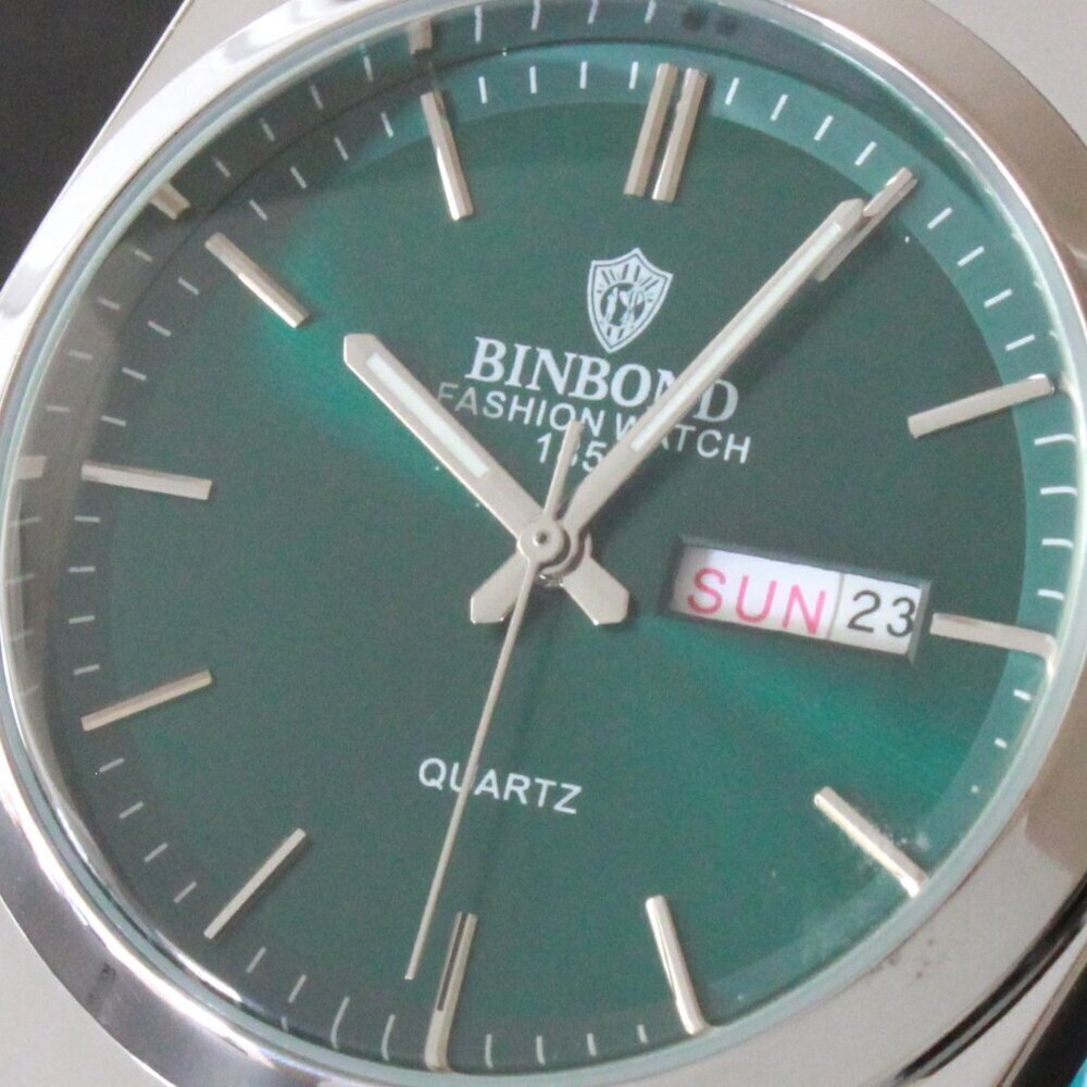 Men's Integrated Bracelet Sports Watch Stainless Steel Radiant Green Dial 40mm - Picture 12 of 13